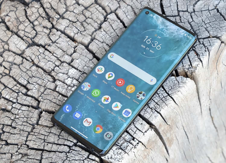 Motorola Nio, uno smartphone a… 105 Hz